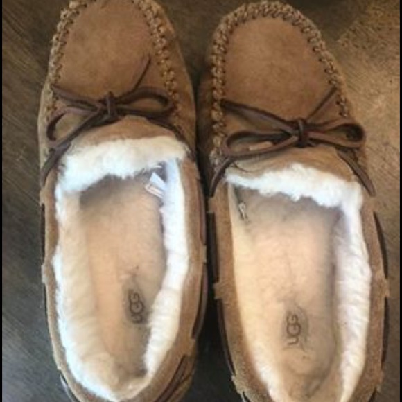 Girls Ugg Dakota Slipper - Picture 4 of 4